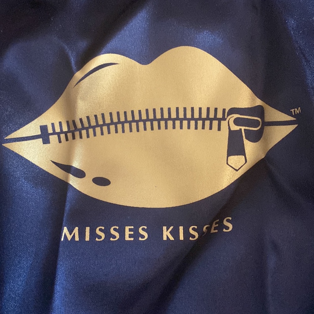 MissEs kisses, backless frontless bra